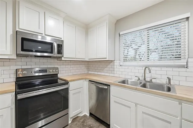 $1,400 | 607 East Day Street, Denison, TX 75021