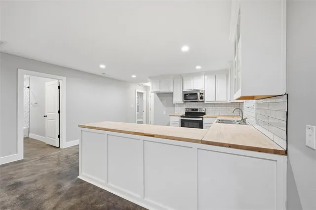 $1,400 | 607 East Day Street, Denison, TX 75021