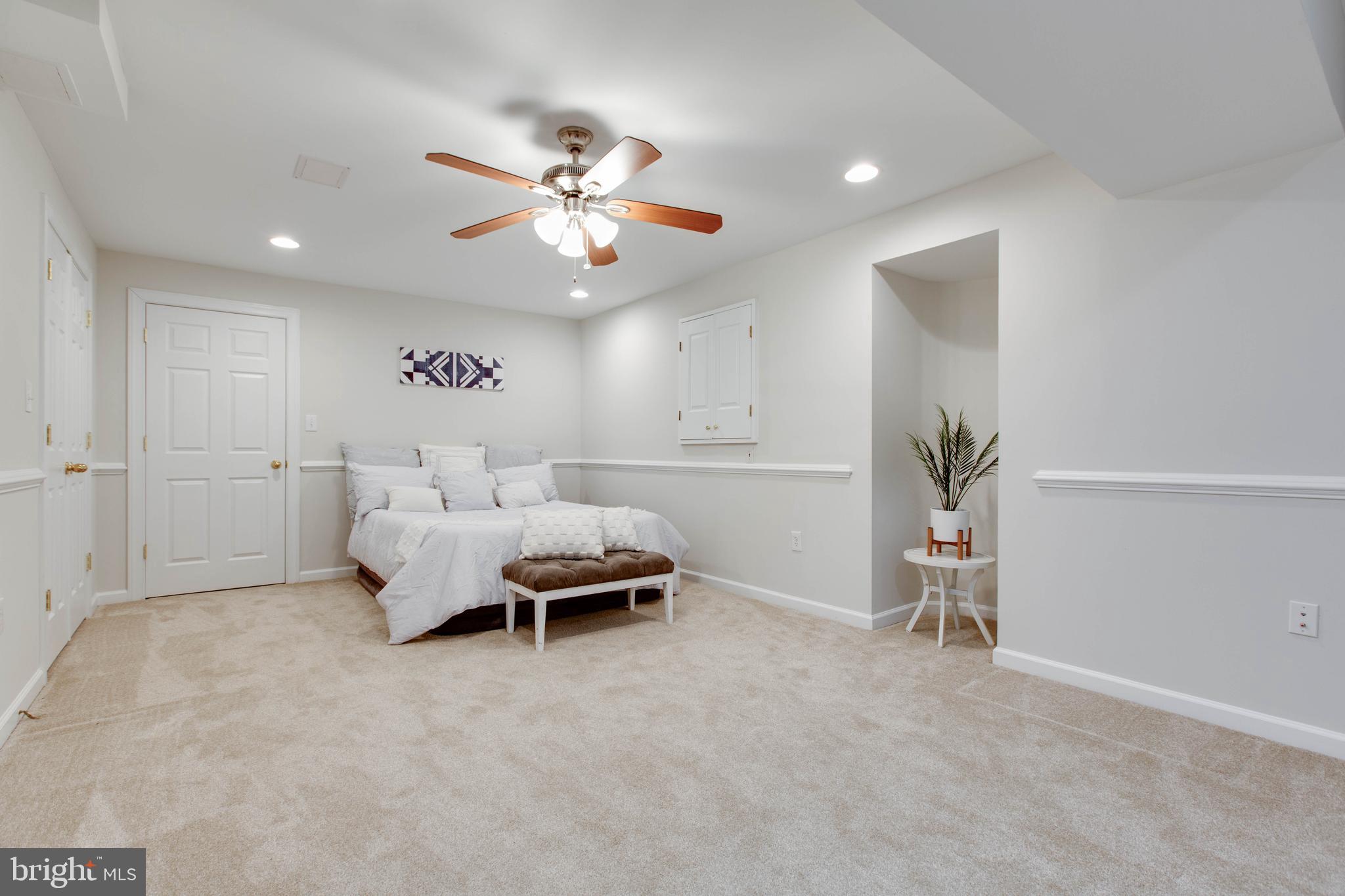 2610 Legends Way Ellicott City, MD 21042 - Photo 45 of 53 a living room with furniture