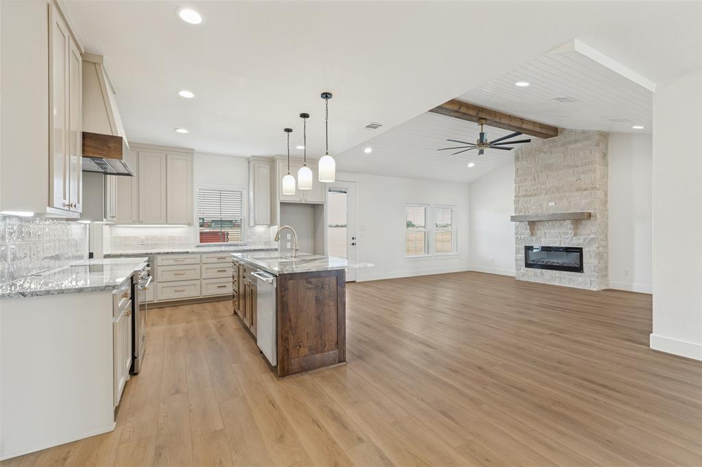 2485 Cotton Dale Road Springtown, TX 76082 - Photo 7 of 35 Gallery Image 7