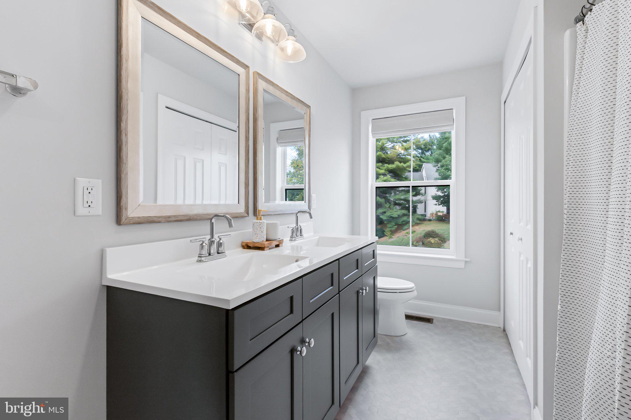 19 Springview Drive Lititz, PA 17543 - Photo 17 of 22 2nd Floor Full Bathroom #2