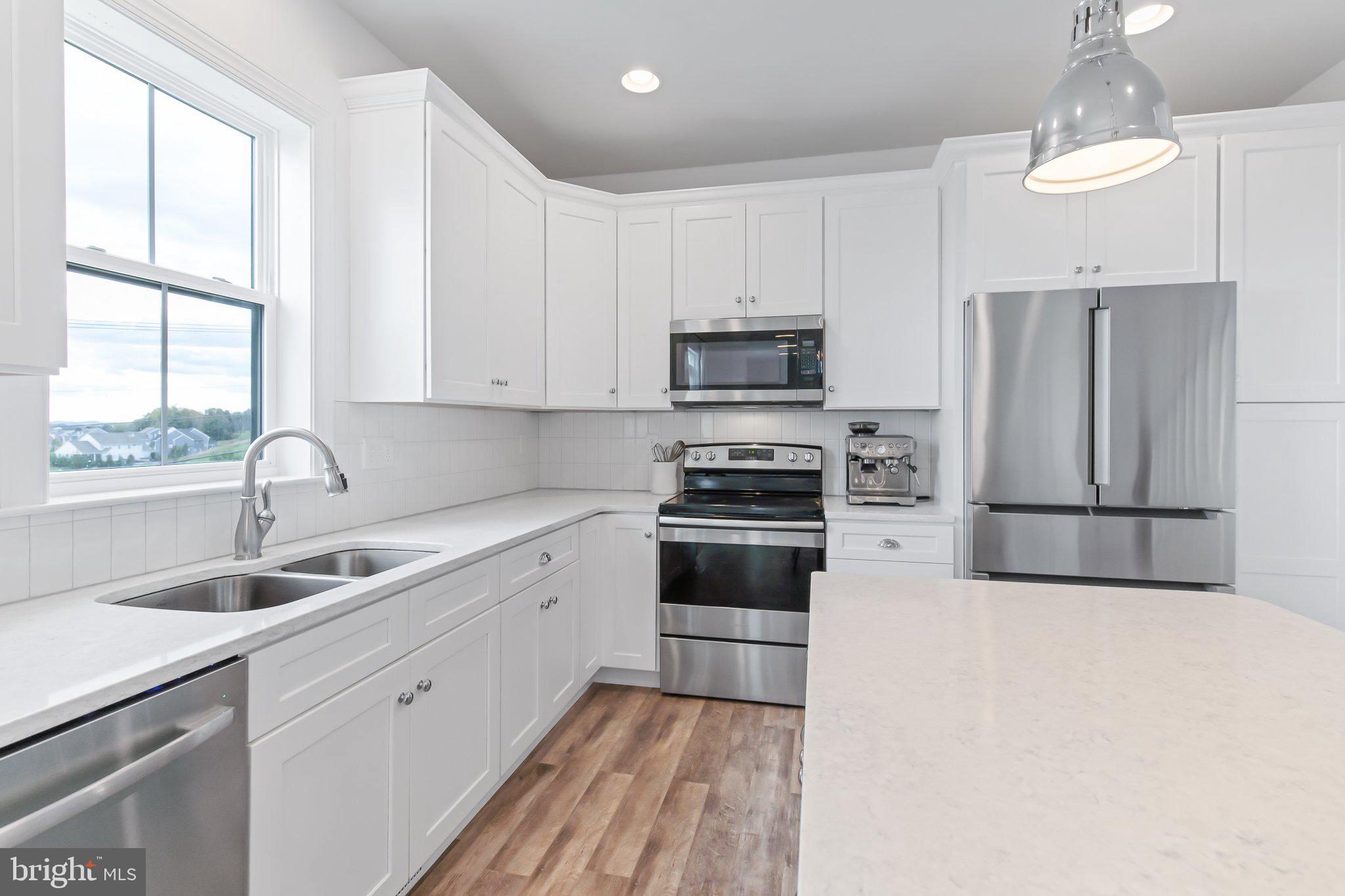 19 Springview Drive Lititz, PA 17543 - Photo 4 of 22 Kitchen 2