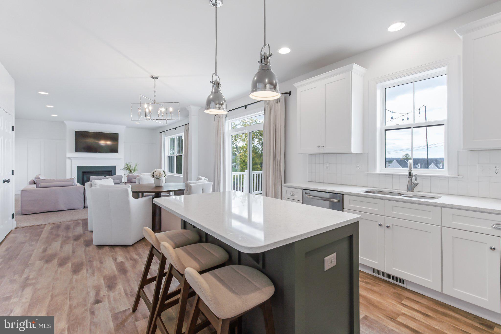 19 Springview Drive Lititz, PA 17543 - Photo 5 of 22 Eat-In Kitchen