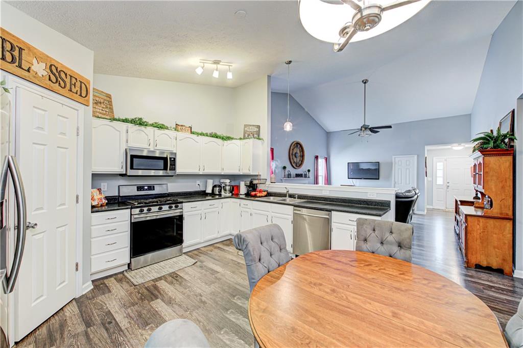 5753 Decatur Ridge Drive Indianapolis, IN 46221 - Photo 9 of 26