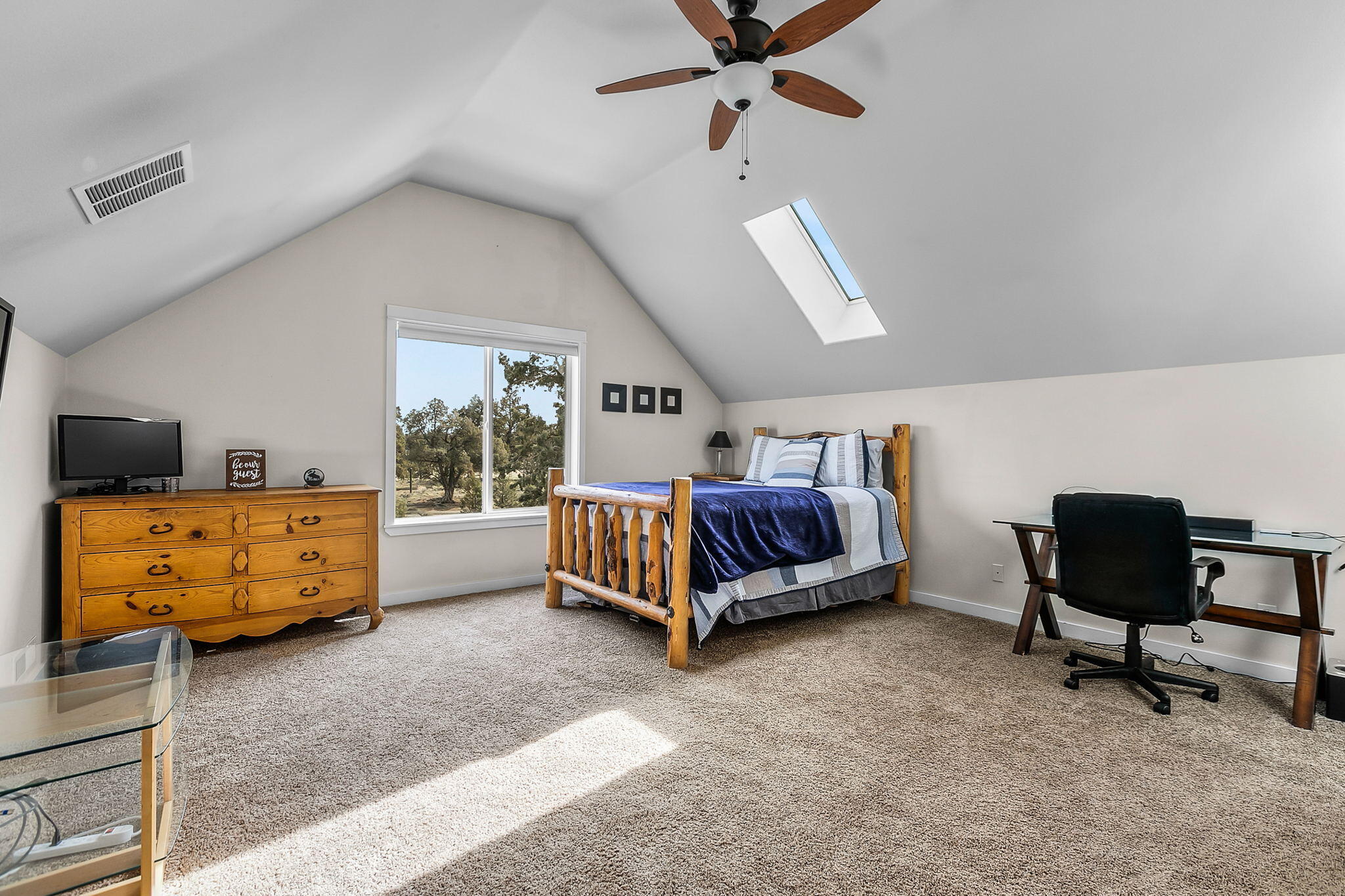 21415 Southwest Gift Road Bend, OR 97703 - Photo 40 of 66 Guest Suite