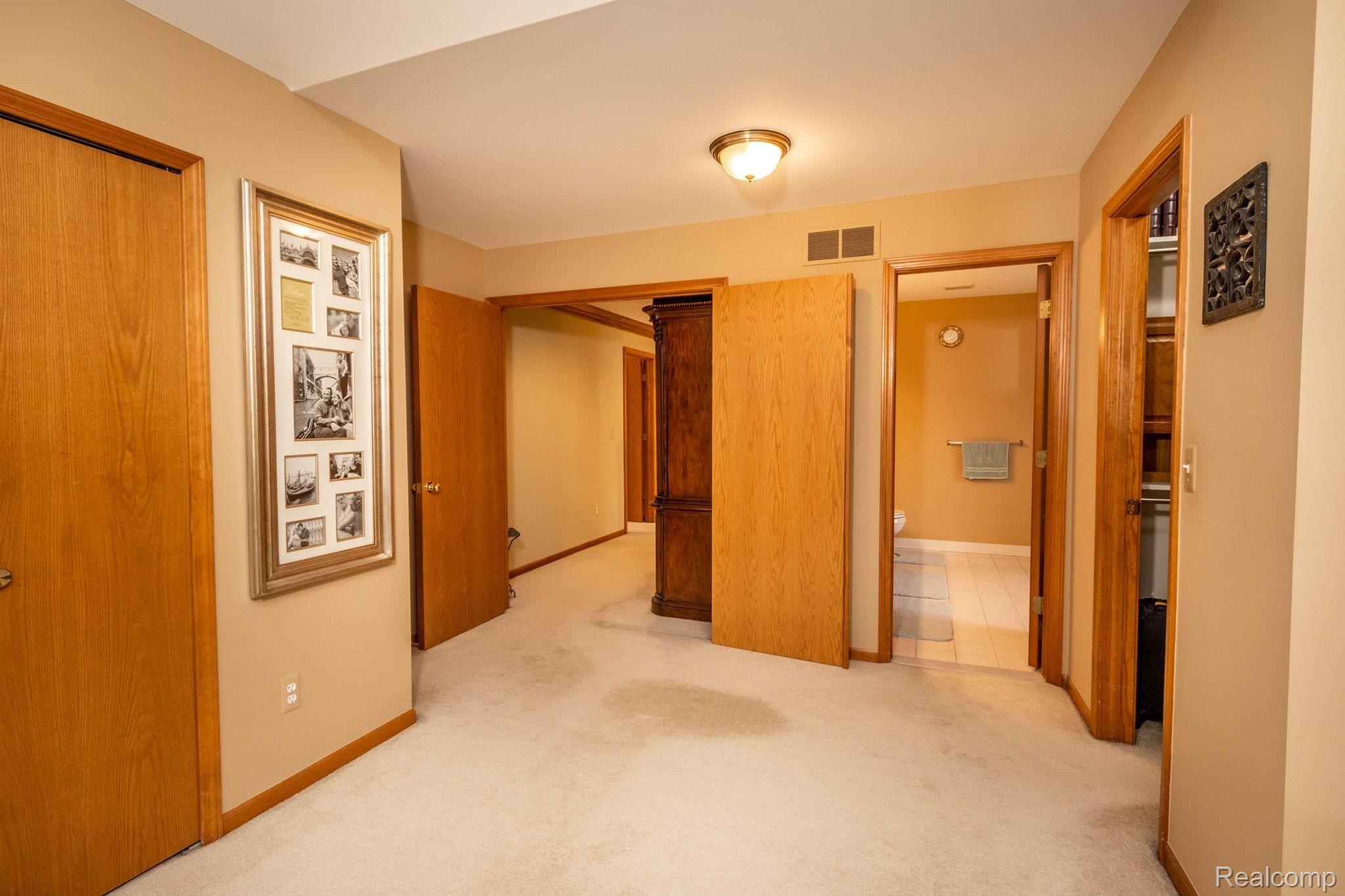 873 Grovecrest Rochester, MI 48307 - Photo 37 of 65 DSC_7010.jpg
