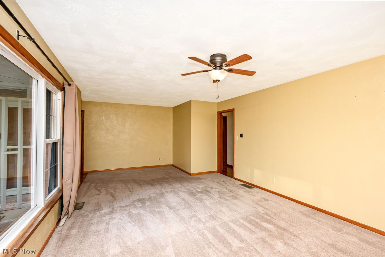 2120 Burbank Road Wooster, OH 44691 - Photo 6 of 40 Living Room