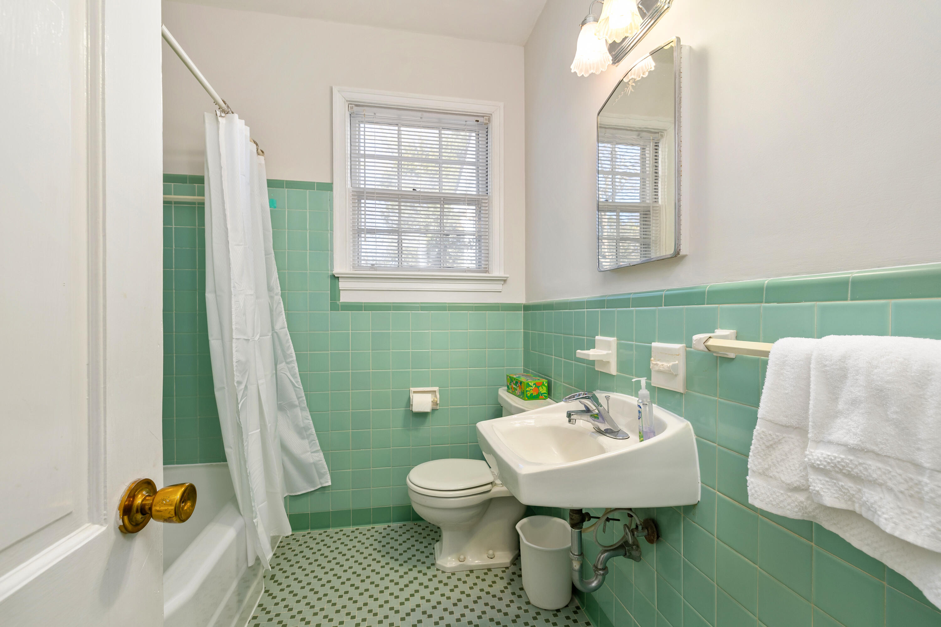 537 West Calhoun Street Sumter, SC 29150 - Photo 25 of 40 Hall Bath