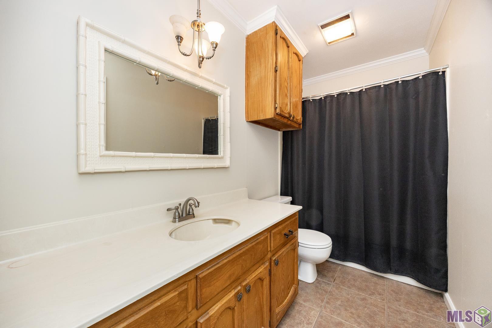 2021 South Flannery Road Baton Rouge, LA 70816 - Photo 15 of 21 FULL BATHROOM