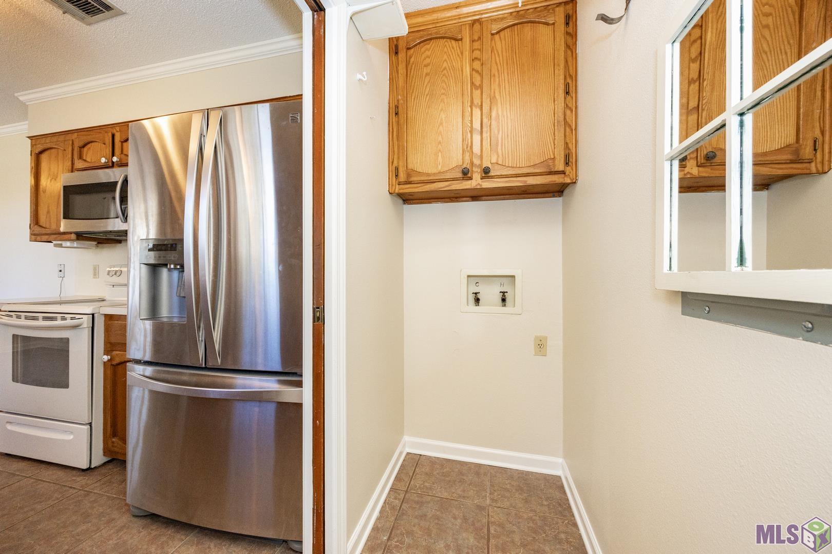 2021 South Flannery Road Baton Rouge, LA 70816 - Photo 7 of 21 LAUNDRY