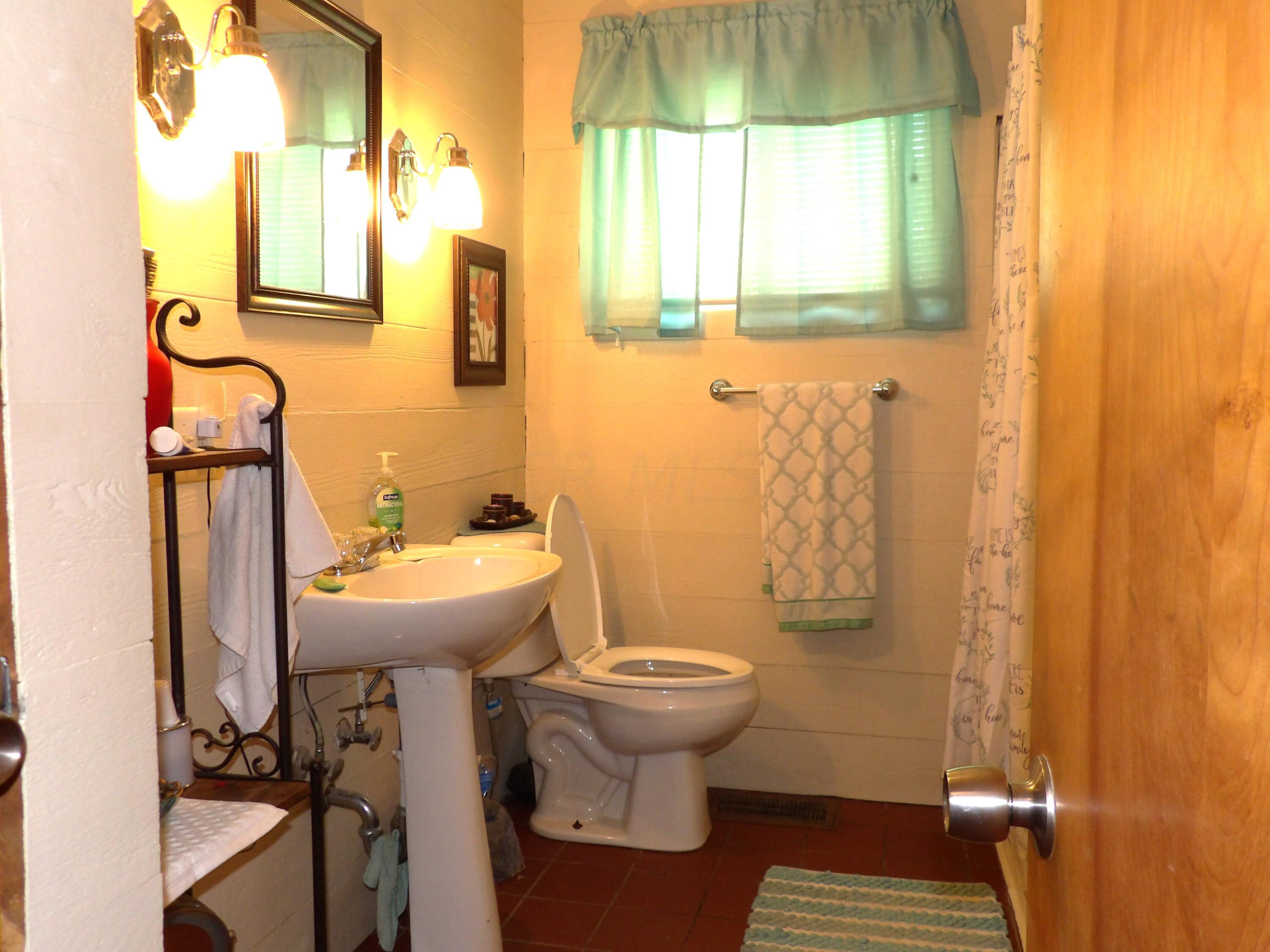 27325 Miller Road Rockbridge, OH 43149 - Photo 6 of 27 104_1054