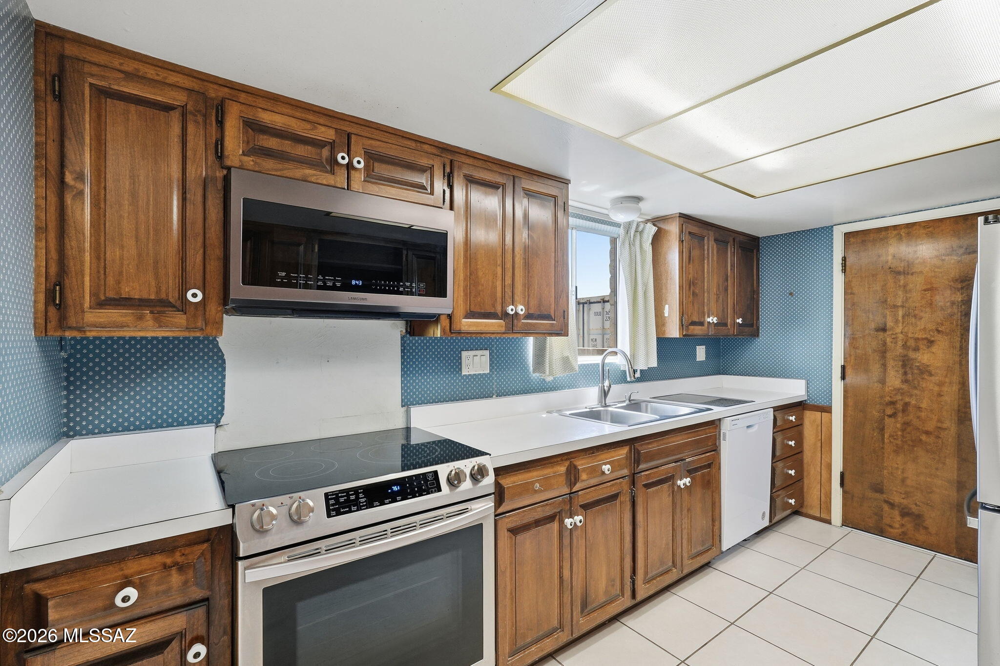 6741 North Pomona Road Tucson, AZ 85704 - Photo 11 of 38 Newer appliances