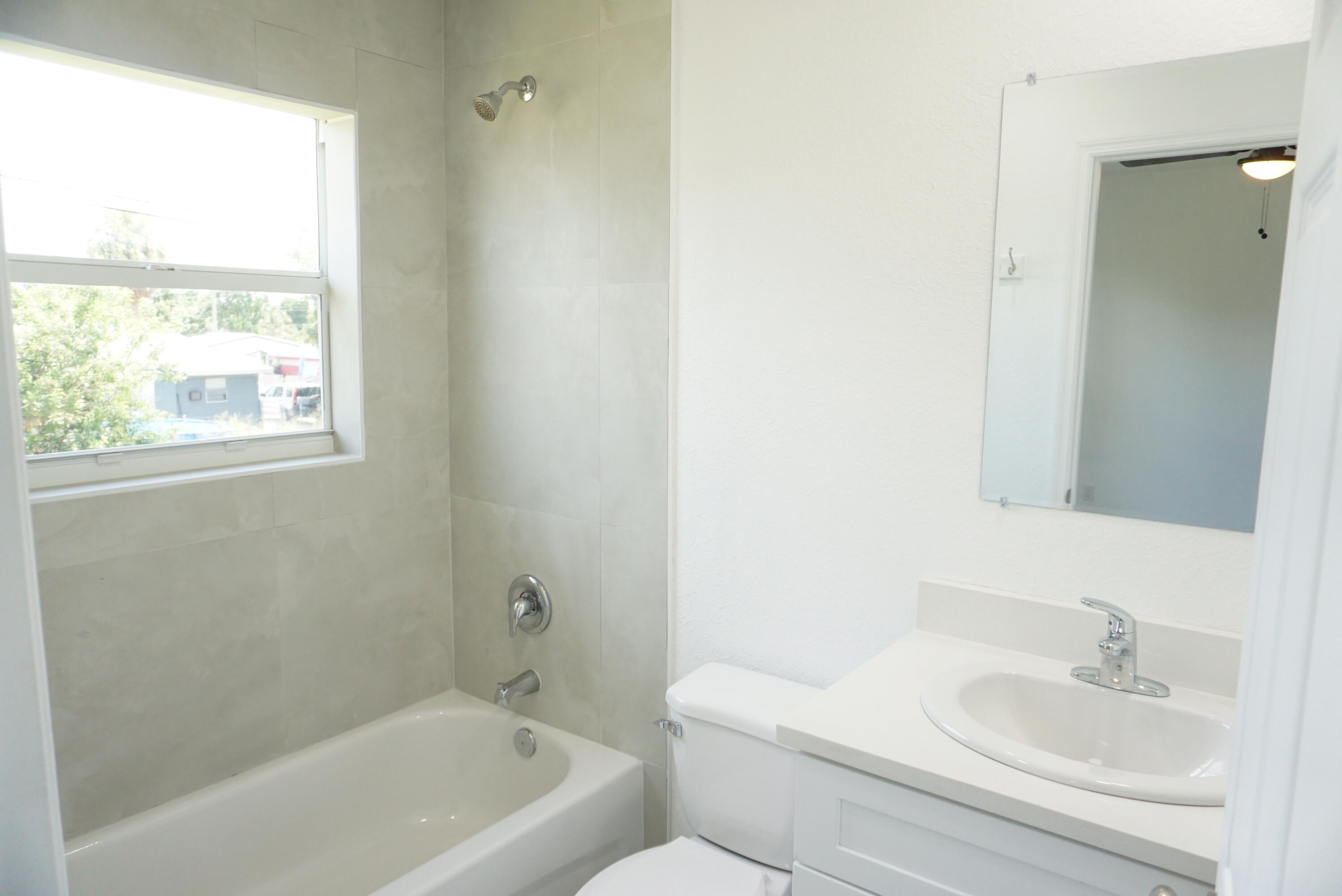 1173 West 28th Street, Unit 3 Riviera Beach, FL 33404 - Photo 11 of 17 DSC08261