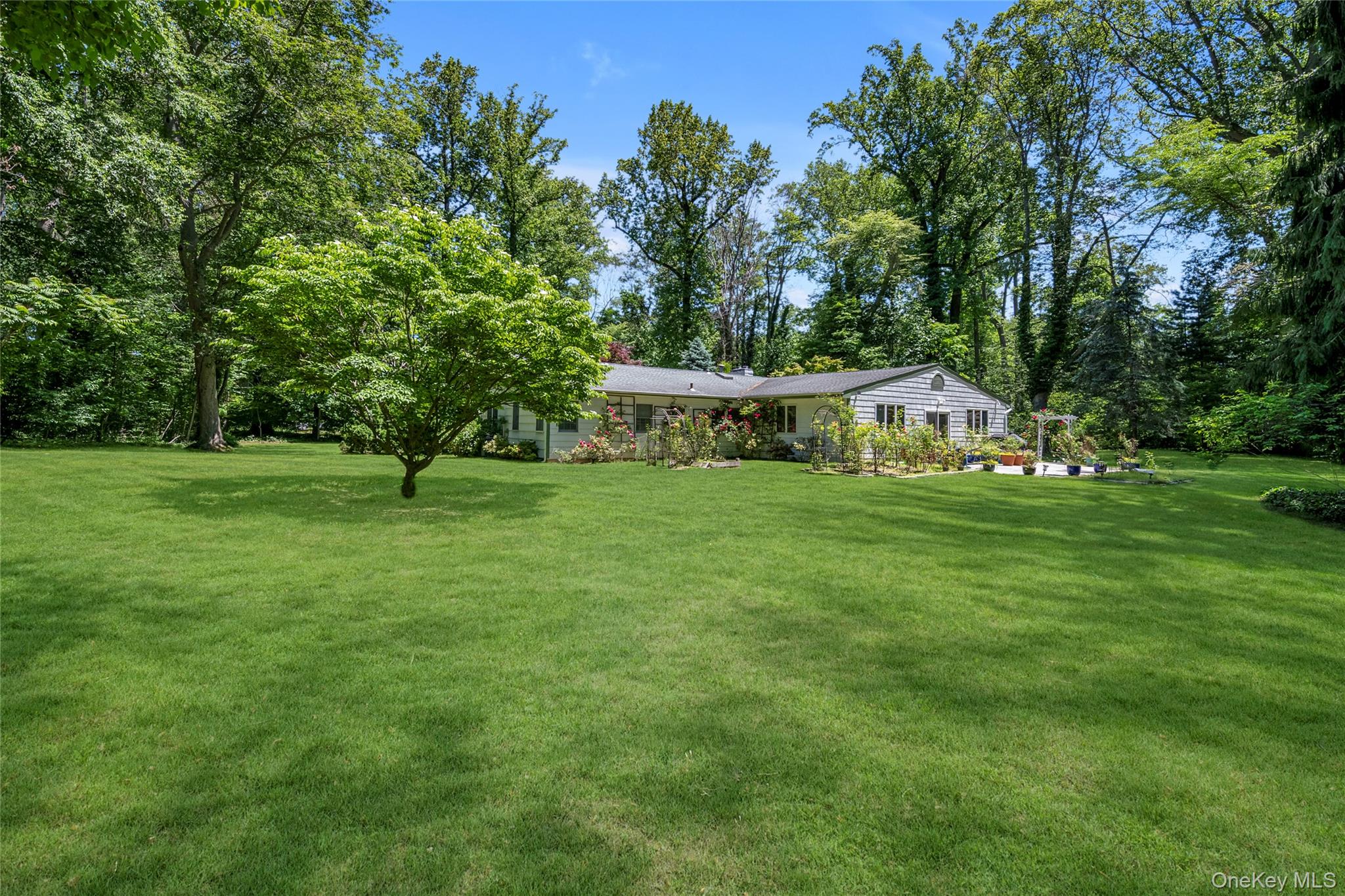 5 Eden Roc Drive Locust Valley, NY 11560 - Photo 24 of 30