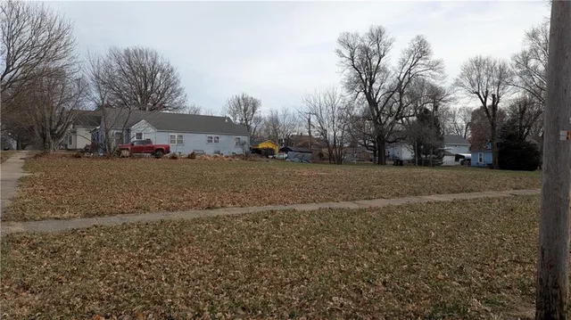 $17,500 | 815 Shawnee Street, Hiawatha, KS 66434