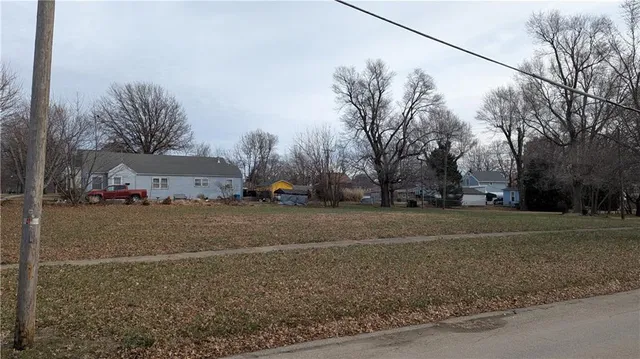 $17,500 | 815 Shawnee Street, Hiawatha, KS 66434
