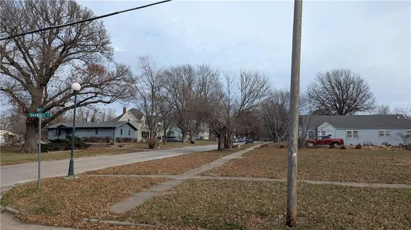 $17,500 | 815 Shawnee Street, Hiawatha, KS 66434
