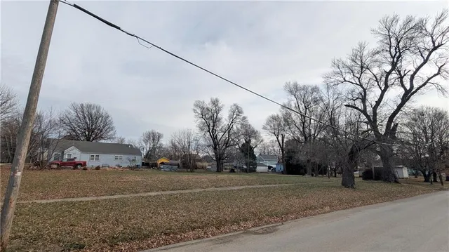 $17,500 | 815 Shawnee Street, Hiawatha, KS 66434