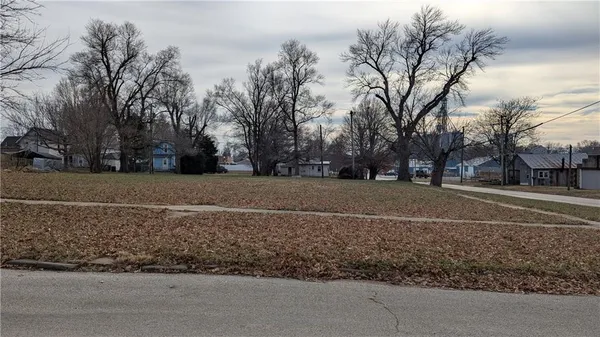 $17,500 | 815 Shawnee Street, Hiawatha, KS 66434