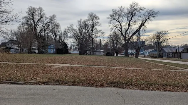 $17,500 | 815 Shawnee Street, Hiawatha, KS 66434