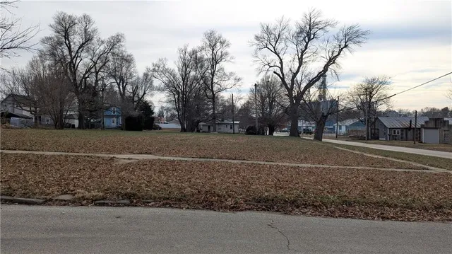 $17,500 | 815 Shawnee Street, Hiawatha, KS 66434