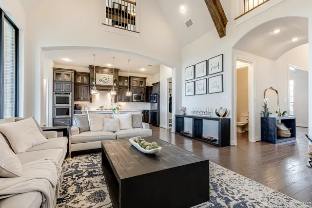 $1,075,000 | 8027 Vanity Hill, San Antonio, TX 78256