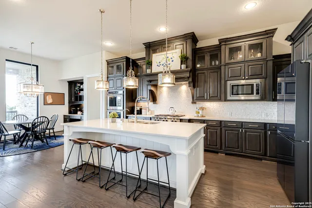 $1,075,000 | 8027 Vanity Hill, San Antonio, TX 78256