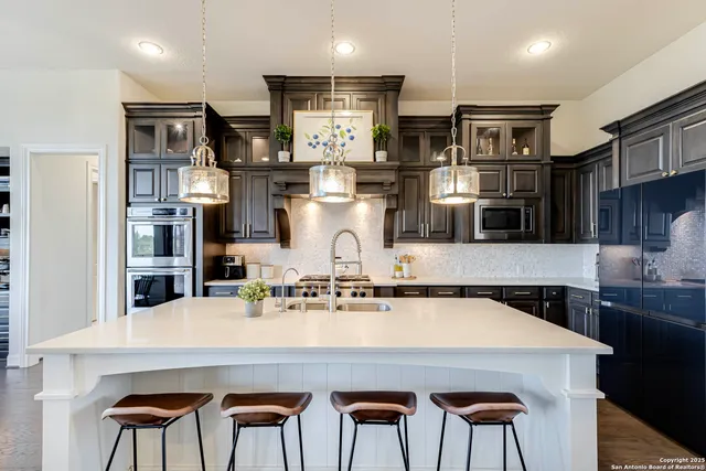 $1,075,000 | 8027 Vanity Hill, San Antonio, TX 78256