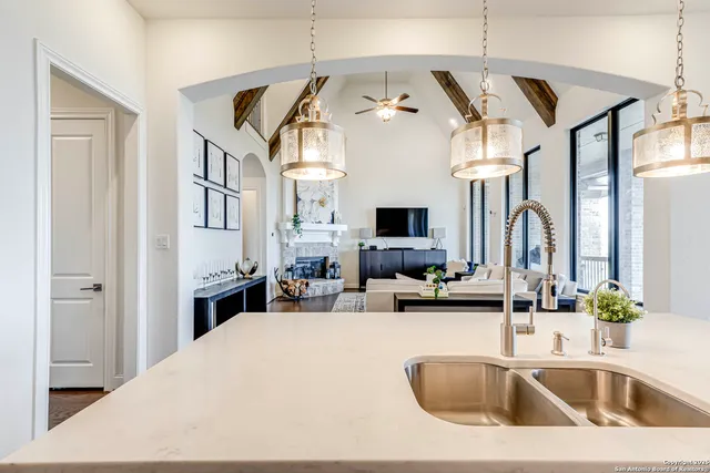 $1,075,000 | 8027 Vanity Hill, San Antonio, TX 78256