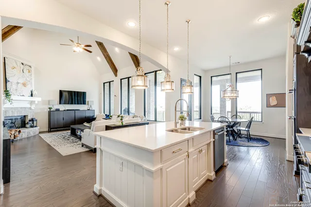 $1,075,000 | 8027 Vanity Hill, San Antonio, TX 78256