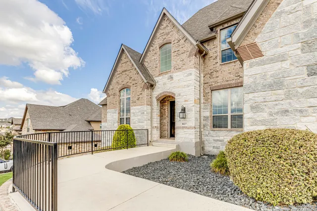 $1,075,000 | 8027 Vanity Hill, San Antonio, TX 78256