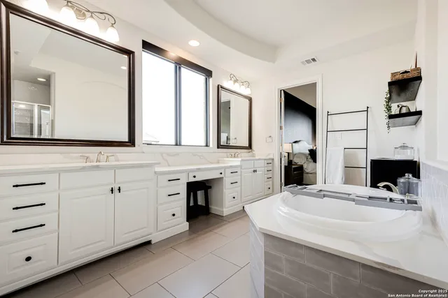 $1,075,000 | 8027 Vanity Hill, San Antonio, TX 78256