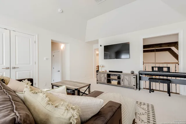 $1,075,000 | 8027 Vanity Hill, San Antonio, TX 78256