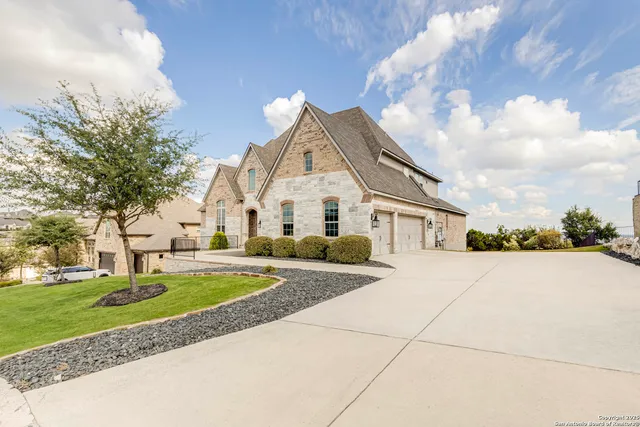 $1,075,000 | 8027 Vanity Hill, San Antonio, TX 78256