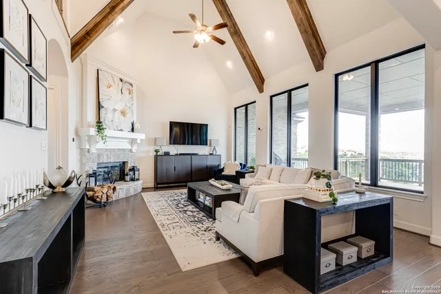 $1,075,000 | 8027 Vanity Hill, San Antonio, TX 78256