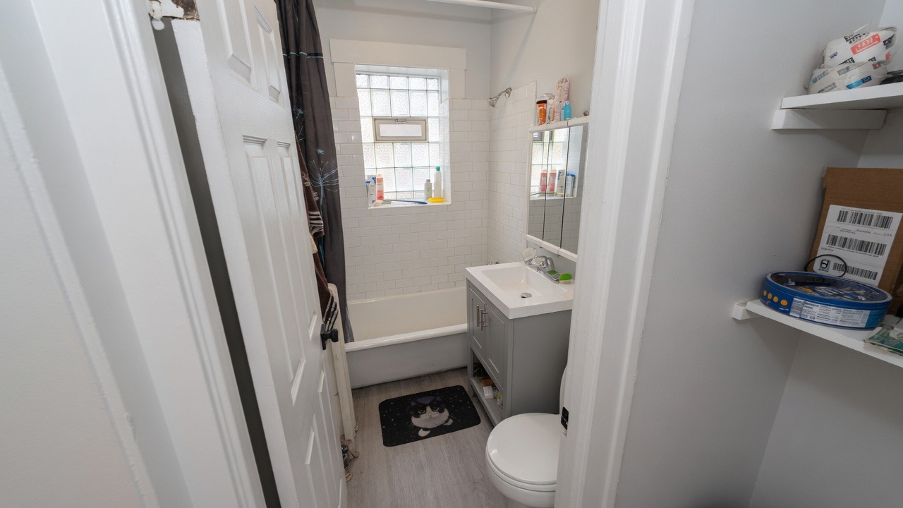 1222 West Victoria Street, Unit 2 Chicago, IL 60660 - Photo 8 of 9