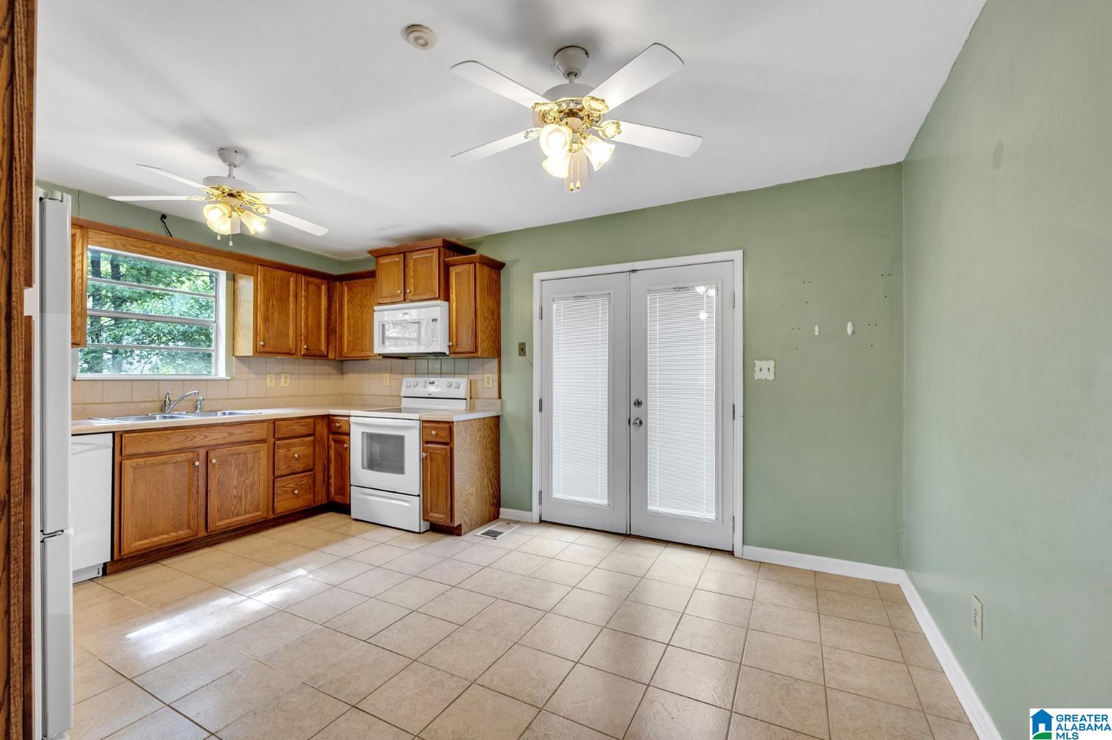 425 Florence Street Bessemer, AL 35023 - Photo 3 of 28