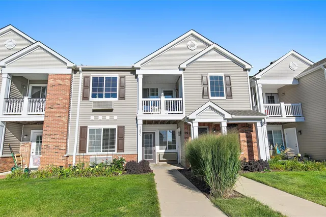 $1,595 | 126 Bertram Drive, Unit F, Yorkville, IL 60560