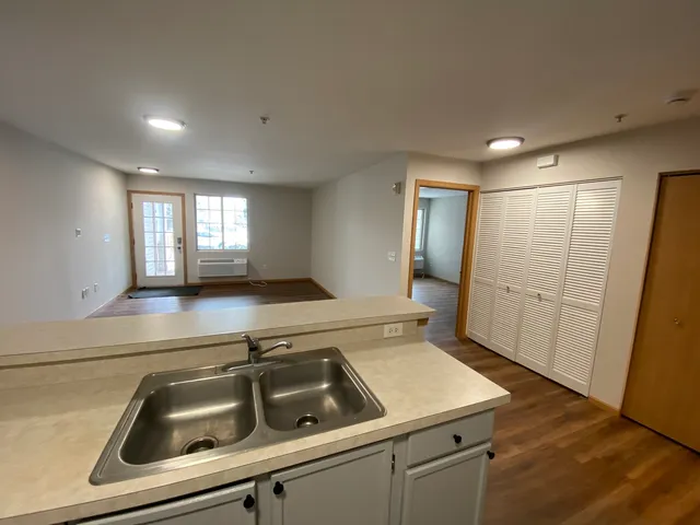 $1,595 | 126 Bertram Drive, Unit F, Yorkville, IL 60560