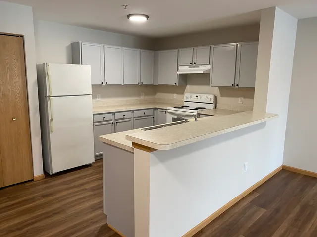 $1,595 | 126 Bertram Drive, Unit F, Yorkville, IL 60560