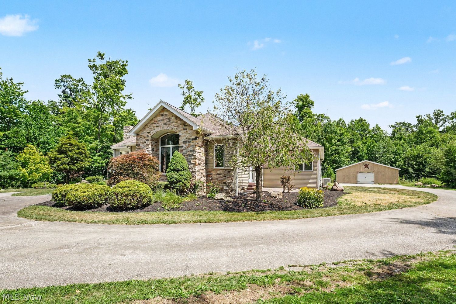 13945 Butternut Road Burton, OH 44021 - Photo 3 of 40 Gallery Image 3