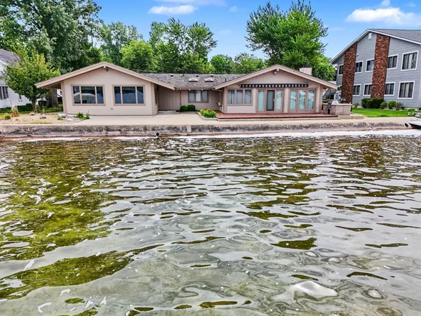 $949,000 | 564 Lake Drive, Coldwater, MI 49036