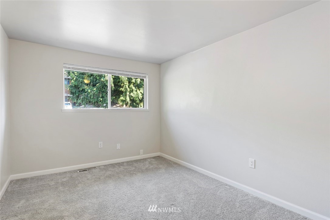 6609 Southeast 4th Place Renton, WA 98059 - Photo 20 of 26 an empty room with windows