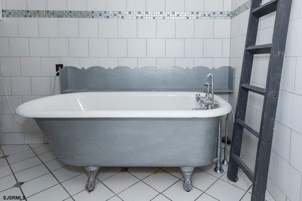 19 South 1st Road Hammonton, NJ 08037 - Photo 24 of 36 a bathroom with a bathtub