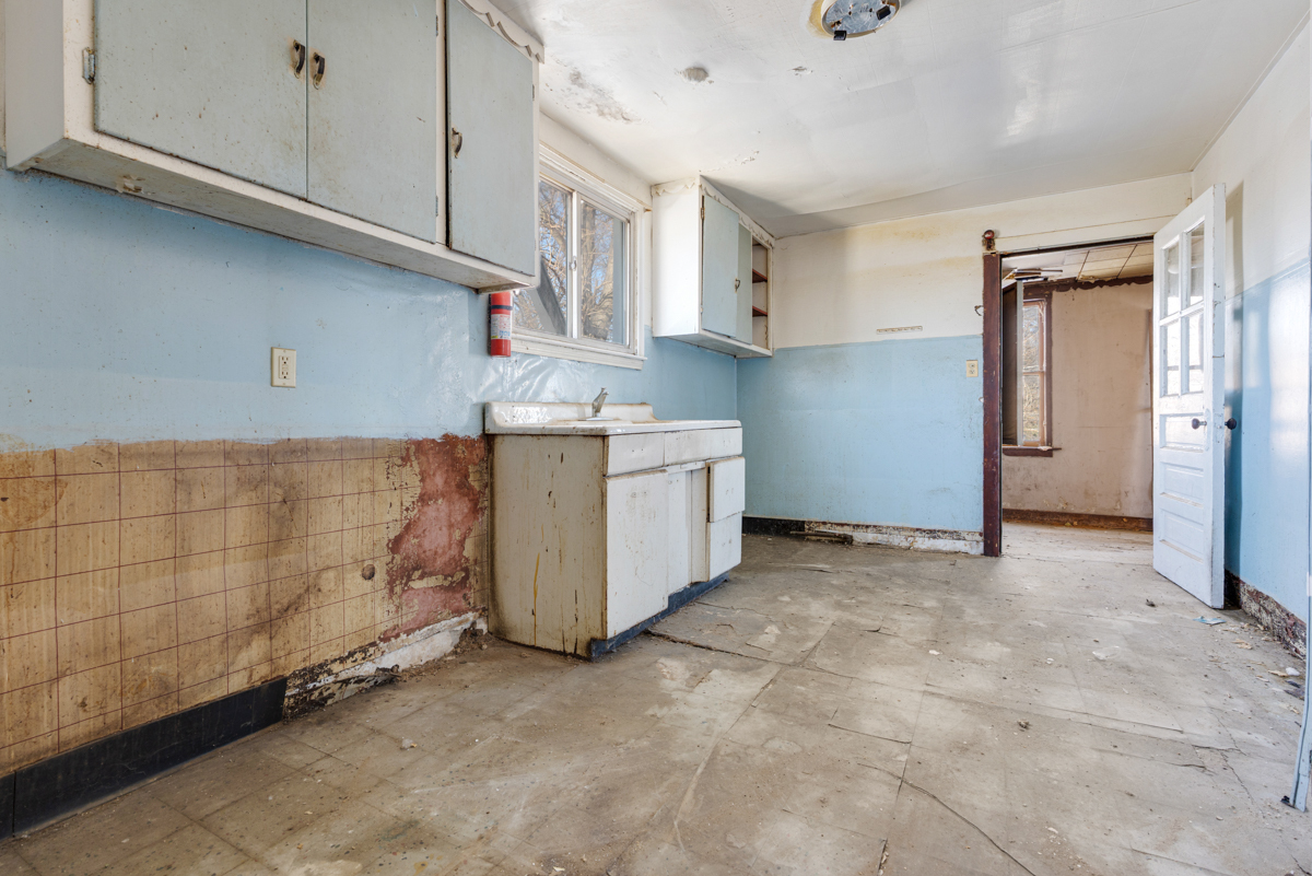 118 East 105th Street Chicago, IL 60628 - Photo 15 of 26 a view of kitchen with cabinets