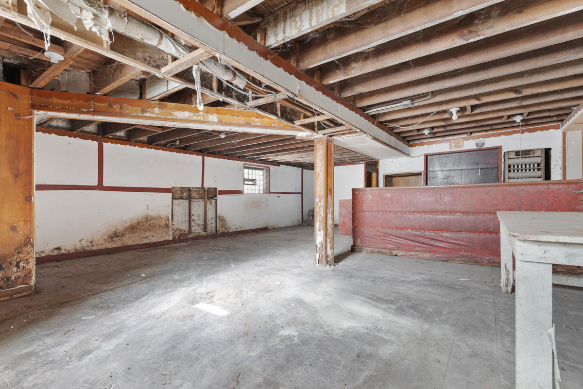 118 East 105th Street Chicago, IL 60628 - Photo 20 of 26 a view of a room with an entryway