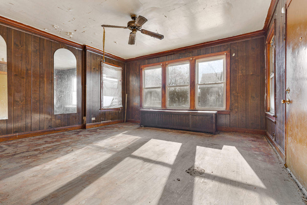 118 East 105th Street Chicago, IL 60628 - Photo 3 of 26 a view of front door with yard