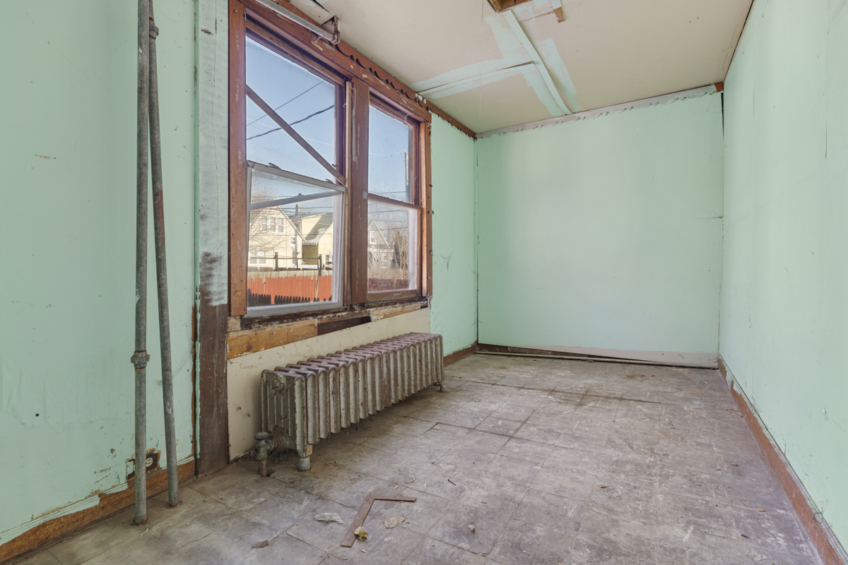 118 East 105th Street Chicago, IL 60628 - Photo 7 of 26 a view of an empty room with a window