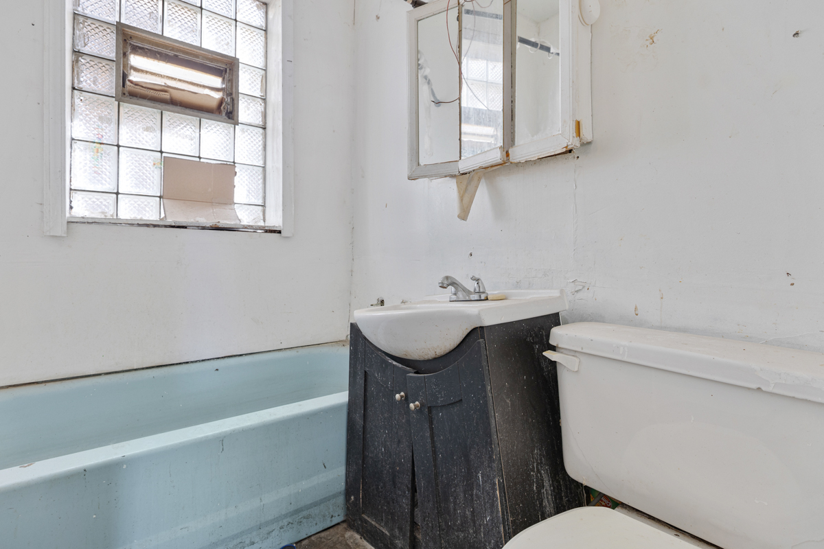 118 East 105th Street Chicago, IL 60628 - Photo 9 of 26 a bathroom with a sink toilet and bathtub