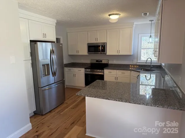 $299,900 | 125 Dearmin Terrace, Franklin, NC 28734